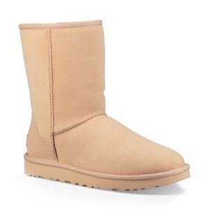 Women’s Short light Tan Ugg Boots size 7 like new